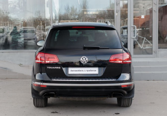 Подержанный автомобиль Volkswagen Touareg 2015 года (6 фото)