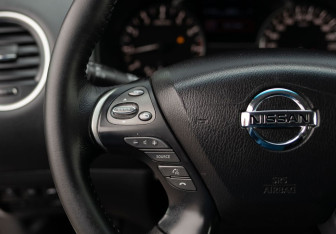Подержанный автомобиль Nissan Pathfinder 2014 года (12 фото)