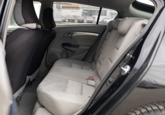 Подержанный автомобиль Honda Insight Hatchback 2009 года (20 фото)