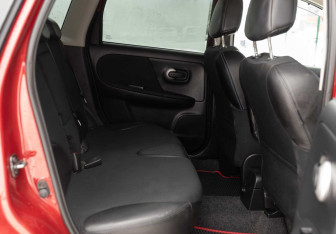 Подержанный автомобиль Nissan Note 2013 года (18 фото)