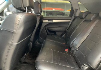 Подержанный автомобиль Kia Sorento 2012 года (10 фото)