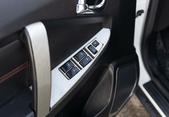 Подержанный автомобиль Geely Emgrand X7 2016 года (16 фото)