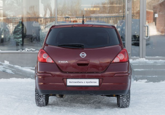 Подержанный автомобиль Nissan Tiida Hatchback 2007 года (6 фото)