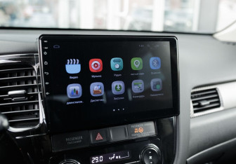 Подержанный автомобиль Mitsubishi Outlander 2015 года (14 фото)