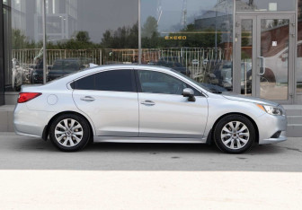 Подержанный автомобиль Subaru Legacy Sedan 2017 года (4 фото)