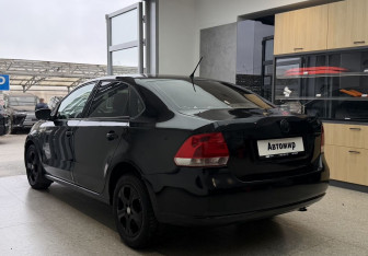 Подержанный автомобиль Volkswagen Polo Sedan 2014 года (2 фото)