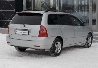 Подержанный автомобиль Toyota Corolla Wagon 2004 года (5 фото)