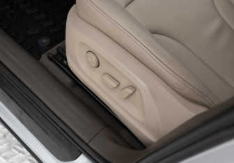 Подержанный автомобиль Audi Q5 2011 года (17 фото)