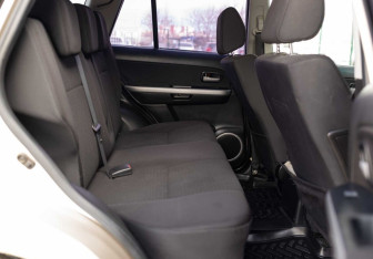 Подержанный автомобиль Suzuki Grand Vitara 2010 года (18 фото)