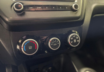 Подержанный автомобиль Kia Rio Sedan 2015 года (10 фото)