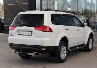 Подержанный автомобиль Mitsubishi Pajero Sport 2011 года (5 фото)