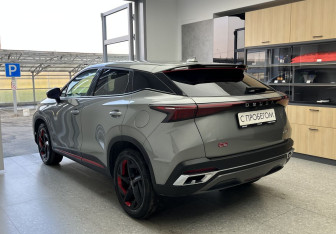 Подержанный автомобиль Omoda C5 2023 года (6 фото)
