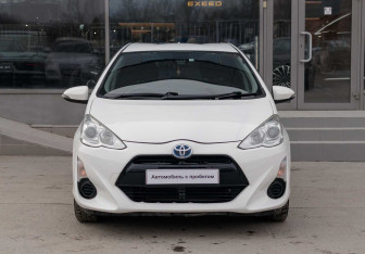 Подержанный автомобиль Toyota Aqua 2016 года (2 фото)