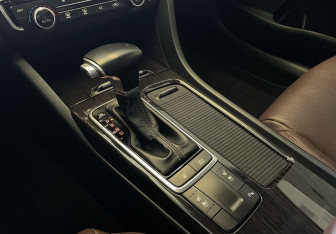 Подержанный автомобиль Kia K5 2017 года (13 фото)