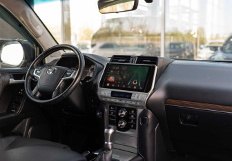 Подержанный автомобиль Toyota Land Cruiser Prado 2019 года (10 фото)