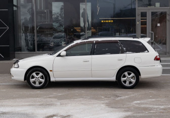 Подержанный автомобиль Toyota Caldina 2000 года (8 фото)