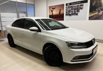 Подержанный автомобиль Volkswagen Jetta Sedan 2015 года (4 фото)
