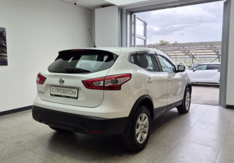 Подержанный автомобиль Nissan Qashqai 2015 года (4 фото)
