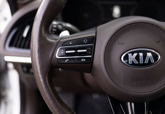 Подержанный автомобиль Kia Stinger 2018 года (12 фото)