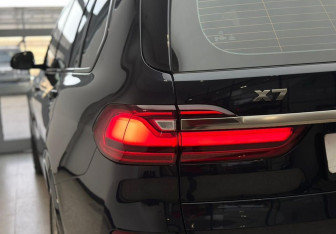 Подержанный автомобиль BMW X7 2019 года (11 фото)