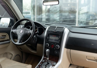 Подержанный автомобиль Suzuki Grand Vitara 2012 года (10 фото)