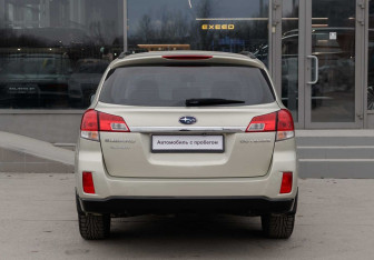 Подержанный автомобиль Subaru Outback Wagon 2010 года (6 фото)