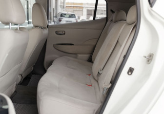 Подержанный автомобиль Nissan Leaf 2011 года (19 фото)