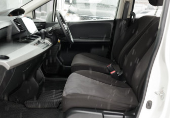 Подержанный автомобиль Honda Freed 2010 года (18 фото)