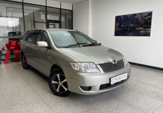 Подержанный автомобиль Toyota Corolla Wagon 2005 года (3 фото)