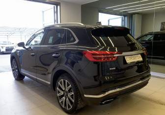 Подержанный автомобиль Hongqi HS5 2023 года (6 фото)