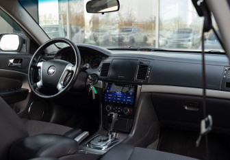 Подержанный автомобиль Chevrolet Epica 2010 года (10 фото)