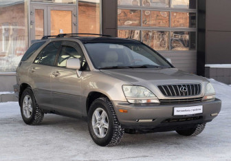 Подержанный автомобиль Lexus RX 2000 года (3 фото)