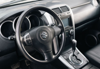 Подержанный автомобиль Suzuki Grand Vitara 2010 года (11 фото)