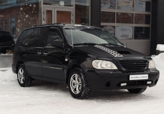 Подержанный автомобиль Kia Carnival 2004 года (3 фото)