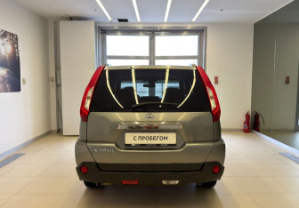 Подержанный автомобиль Nissan X-Trail 2012 года (5 фото)
