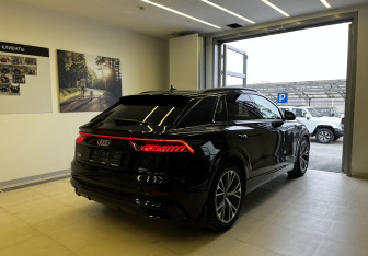 Подержанный автомобиль Audi Q8 2020 года (5 фото)