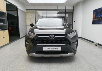 Подержанный автомобиль Toyota RAV4 2022 года (2 фото)