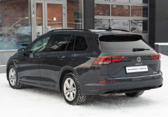 Подержанный автомобиль Volkswagen Golf Hatchback 2021 года (7 фото)