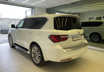 Подержанный автомобиль Infiniti QX80 2019 года (6 фото)