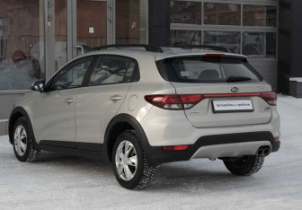 Подержанный автомобиль Kia Rio Hatchback 2019 года (7 фото)