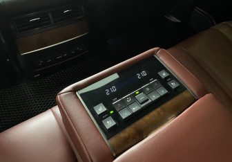 Подержанный автомобиль Lexus LX 2017 года (19 фото)
