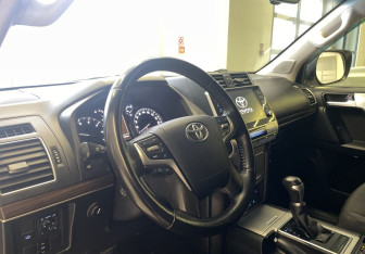Подержанный автомобиль Toyota Land Cruiser Prado 2021 года (9 фото)