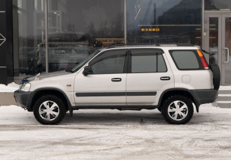 Подержанный автомобиль Honda CR-V 1996 года (8 фото)