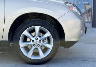 Подержанный автомобиль Lexus RX 2009 года (9 фото)