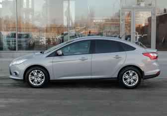 Подержанный автомобиль Ford Focus Sedan 2012 года (8 фото)