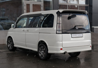 Подержанный автомобиль Honda Stepwgn 2003 года (7 фото)