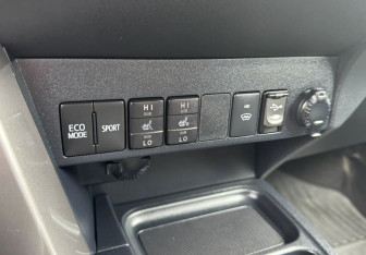 Подержанный автомобиль Toyota RAV4 2018 года (13 фото)