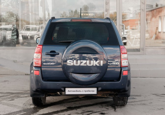 Подержанный автомобиль Suzuki Grand Vitara 2008 года (6 фото)