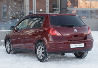 Подержанный автомобиль Nissan Tiida Hatchback 2007 года (7 фото)