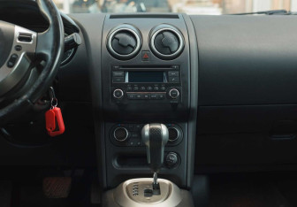 Подержанный автомобиль Nissan Qashqai 2011 года (14 фото)
